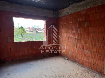 Vila, la rosu, de vanzare, in Sofronea, jud. Arad. - foto 5
