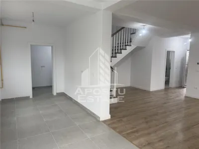 Duplex  despartit prin garaj si camera tehnica in Giarmata - foto 8