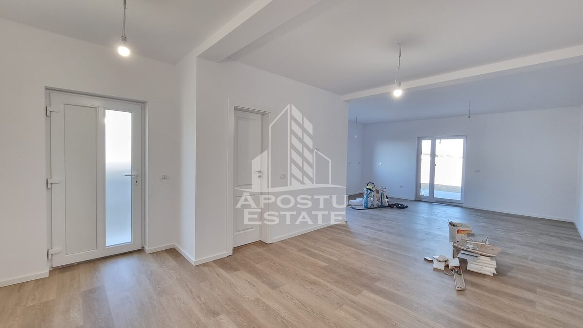 Jumatate de duplex de vanzare, cu 3 camere si 2 bai, Sag, Timis - Sag
