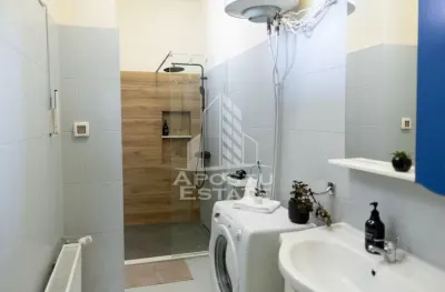 Apartament cu farmec istoric, Piata Victoriei, 63 mp utili , lift - foto 10