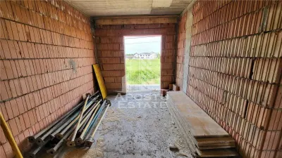 Jumatate de duplex la cheie,4 camere,constructie 2024 Mosnita Noua - foto 16