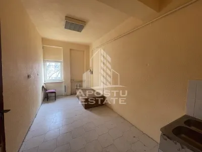 Spatiu comercial 1050 mp si 812 mp teren, in zona Sagului. - foto 4