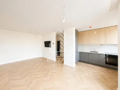 DE VANZARE Apartament doua camere cu pozitie excelenta - foto 2