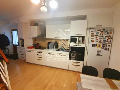 Apartament pe 4 camere, renovat complet la curte comuna in Balcescu - foto 4