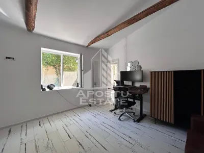 Casa individuala in curte comuna, cu loc de parcare in zona Centrala. - foto 4