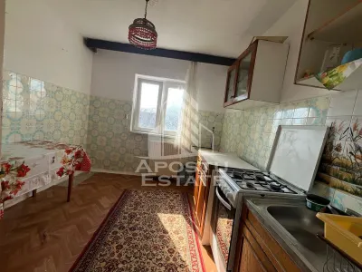 Apartament cu 3 camere, decomandat, situat in zona Sagului - foto 5