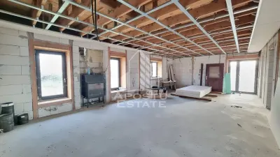Casa individuala de vanzare la rosu cu teren generos, Seceani - foto 2