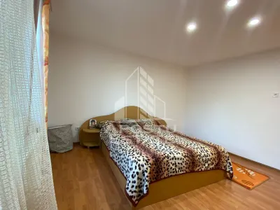 Casa cu 4 camere, curte proprie, Ghiroda - foto 3