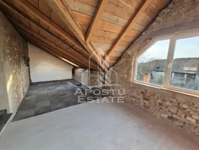 Casa in Pesac – 288 m², 2 locuinte, oportunitate rara - foto 17