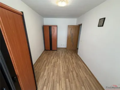 Apartament 2 camere, zona Plevnei , etaj 3 cu acoperis, renovat - foto 9