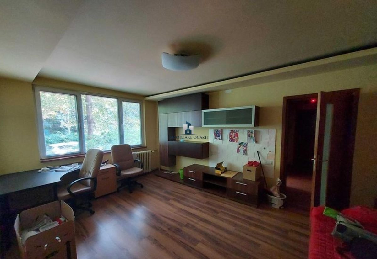 Apartament 3 camere Semidecomandat Resita - Bucuresti