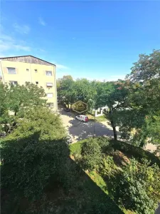 Etaj 3 | Apartament renovat cu 2 camere + garaj | Botizului - foto 11