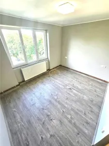 Etaj 3 | Apartament renovat cu 2 camere + garaj | Botizului - foto 13