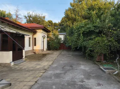 Vanzare casa Dobroesti | 1070 teren deschidere 17 ml la Lac | casa + anexe 325mp construiti | - Dobroesti