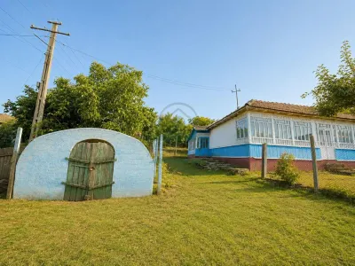 Casa batraneasca + teren 2700 mp intravilan Costuleni Iasi - foto 8