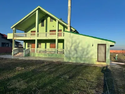 Casa P+M de Vanzare | 450 mp Utili | Teren 13.486 mp | Livada cu 359 Nuci | Vulturu, Vrancea - Botarlau