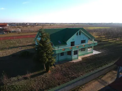 Casa P+M de Vanzare | 450 mp Utili | Teren 13.486 mp | Livada cu 359 Nuci | Vulturu, Vrancea - foto 2