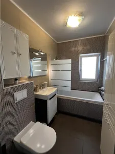 De vanzare apartament cu 2 camere decomandate etaj 1 zona Pictor Brana - foto 9