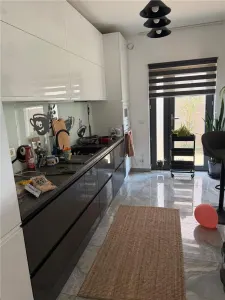 Casă individuală de vânzare în Moșnița Veche – teren 700 mp, toate utilitățile - foto 4