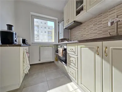 Apartament doua camere si boxa de vanzare in Top City Tractorul - Brasov