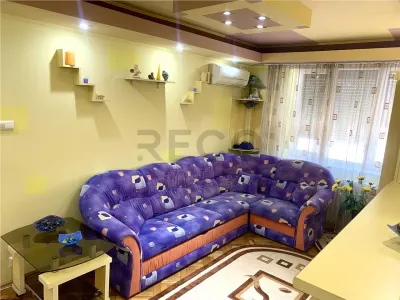 RECO Apartament 3 camere Tip A modificat 73 mp utili  Piata Cetatii Etaj 7/10 cu lift. - foto 2