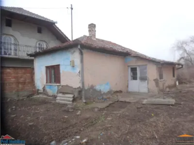 Loc de casa zona Parneava - Intim - foto 4
